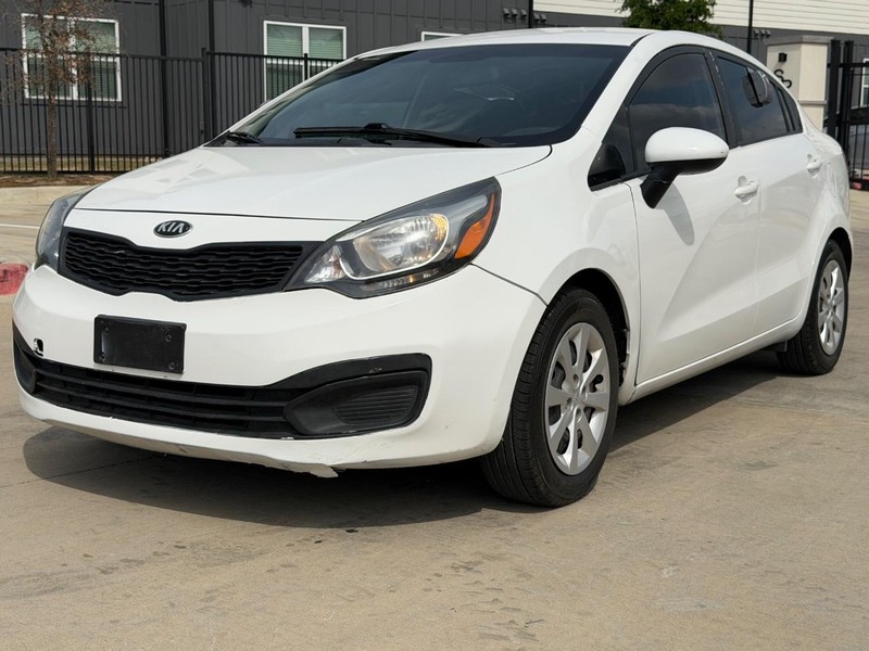 Kia Rio Vehicle Full-screen Gallery Image 02