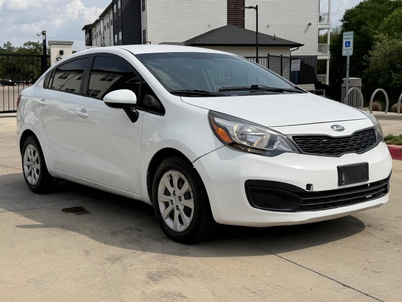 Kia Rio Vehicle Full-screen Gallery Image 08