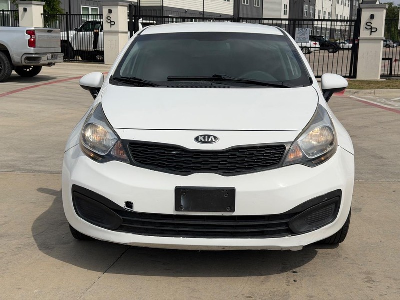Kia Rio Vehicle Full-screen Gallery Image 09
