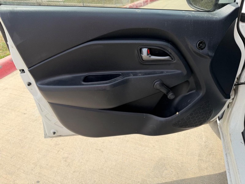 Kia Rio Vehicle Full-screen Gallery Image 10