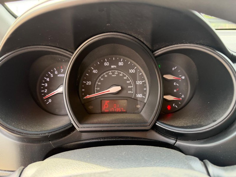 Kia Rio Vehicle Full-screen Gallery Image 13