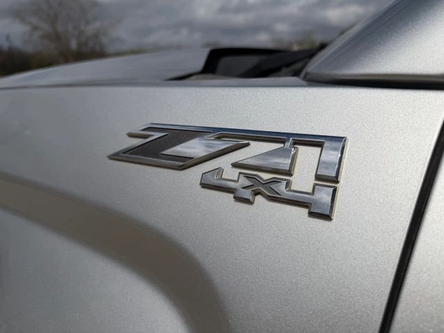 GMC Sierra 1500 Vehicle Full-screen Gallery Image 21