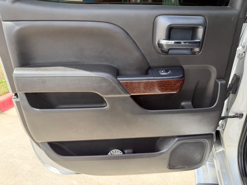 GMC Sierra 1500 Vehicle Full-screen Gallery Image 16