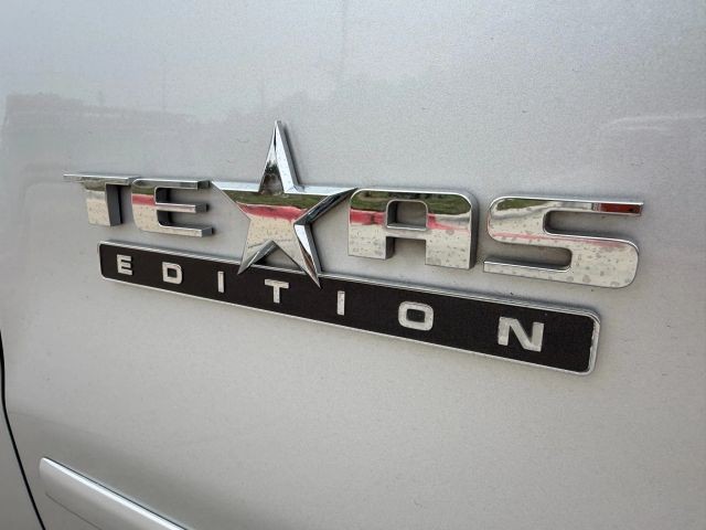 Chevrolet Silverado 1500 Vehicle Full-screen Gallery Image 20