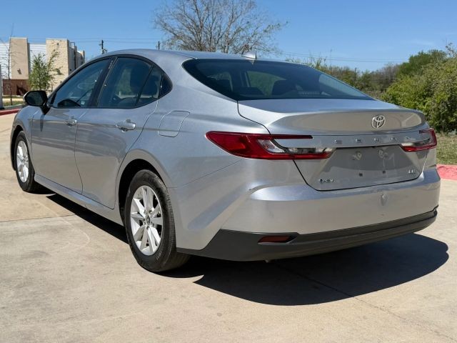 Toyota Camry Vehicle Full-screen Gallery Image 04