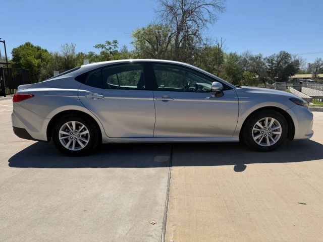 Toyota Camry Vehicle Full-screen Gallery Image 07