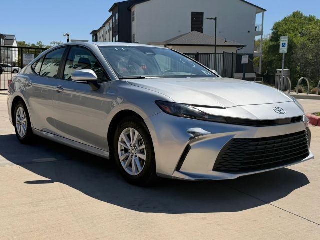 Toyota Camry Vehicle Full-screen Gallery Image 08