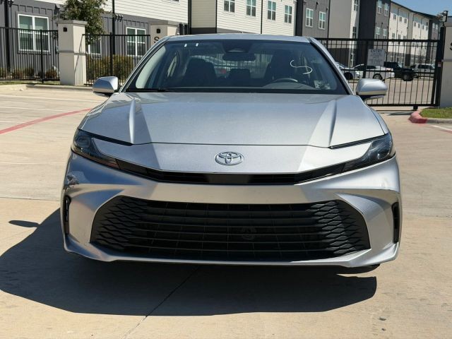 Toyota Camry Vehicle Full-screen Gallery Image 09