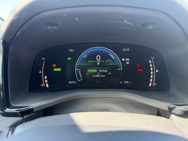 Toyota Camry Vehicle Full-screen Gallery Image 13