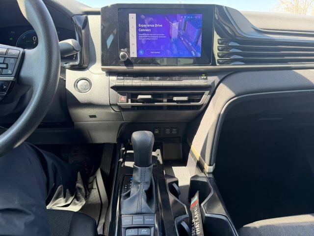 Toyota Camry Vehicle Full-screen Gallery Image 14