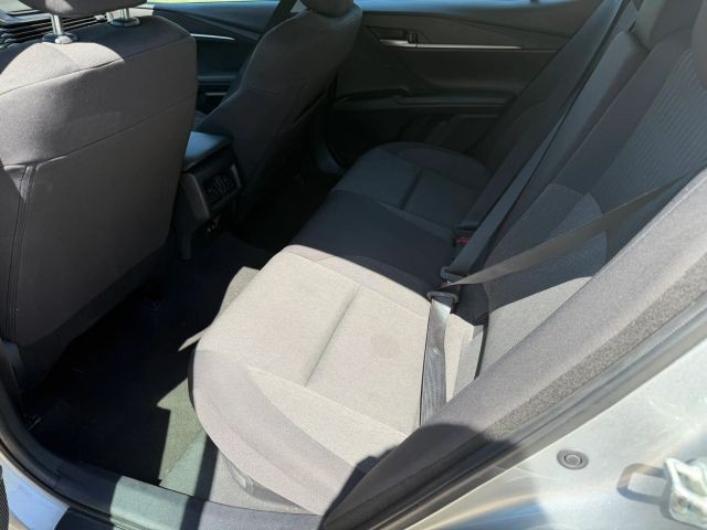 Toyota Camry Vehicle Full-screen Gallery Image 17