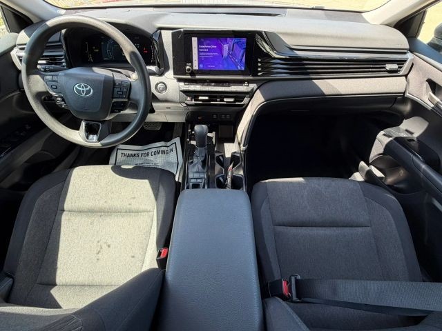 Toyota Camry Vehicle Full-screen Gallery Image 20