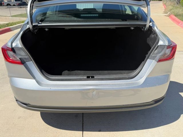 Toyota Camry Vehicle Full-screen Gallery Image 21