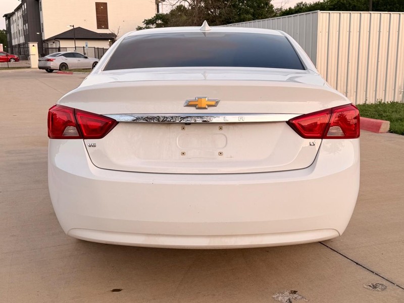 Chevrolet Impala Vehicle Full-screen Gallery Image 05