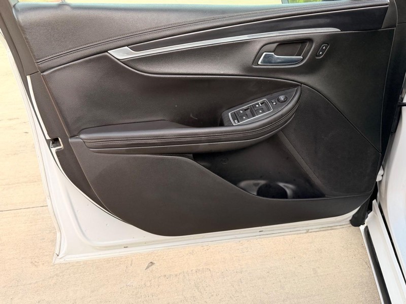Chevrolet Impala Vehicle Full-screen Gallery Image 09