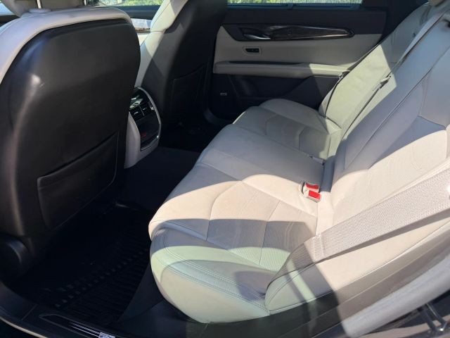 Cadillac CT6 Sedan Vehicle Full-screen Gallery Image 17