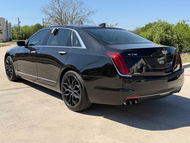 Cadillac CT6 Sedan Vehicle Full-screen Gallery Image 04