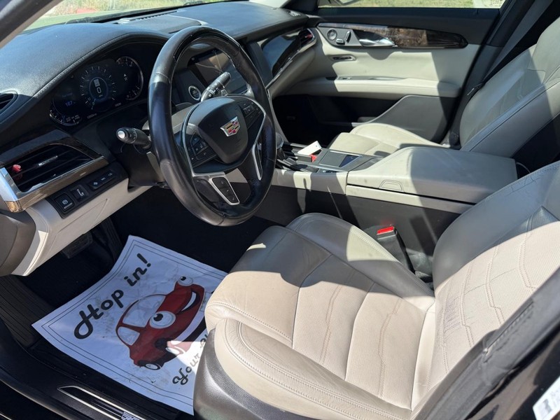 Cadillac CT6 Sedan Vehicle Full-screen Gallery Image 11