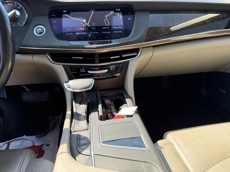 Cadillac CT6 Sedan Vehicle Full-screen Gallery Image 14