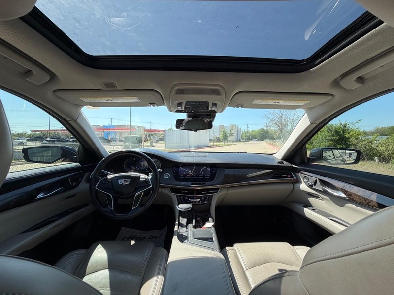 Cadillac CT6 Sedan Vehicle Full-screen Gallery Image 21