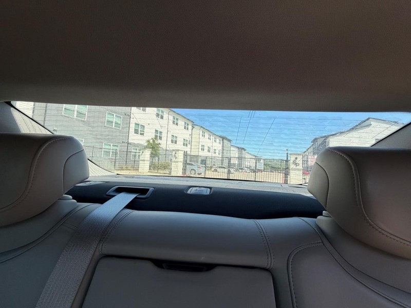 Cadillac CT6 Sedan Vehicle Full-screen Gallery Image 23