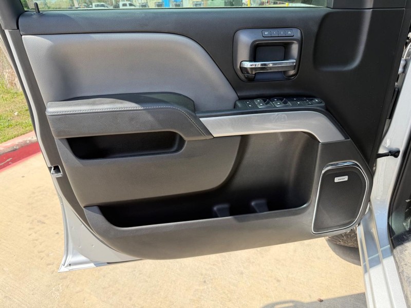 Chevrolet Silverado 1500 Vehicle Full-screen Gallery Image 10