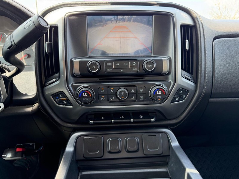 Chevrolet Silverado 1500 Vehicle Full-screen Gallery Image 15