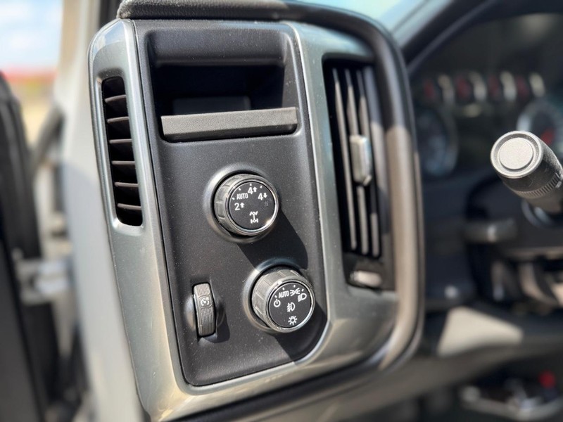 Chevrolet Silverado 1500 Vehicle Full-screen Gallery Image 16