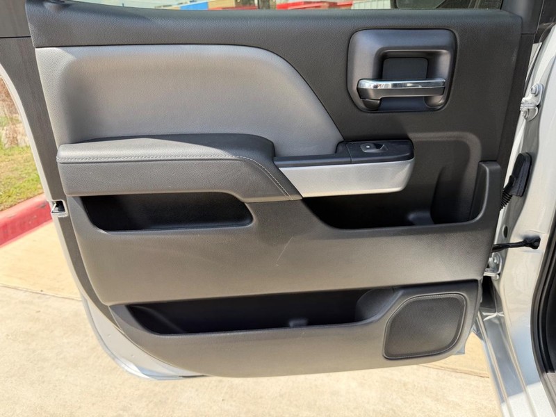 Chevrolet Silverado 1500 Vehicle Full-screen Gallery Image 17