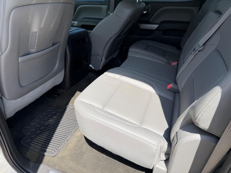 Chevrolet Silverado 1500 Vehicle Full-screen Gallery Image 18