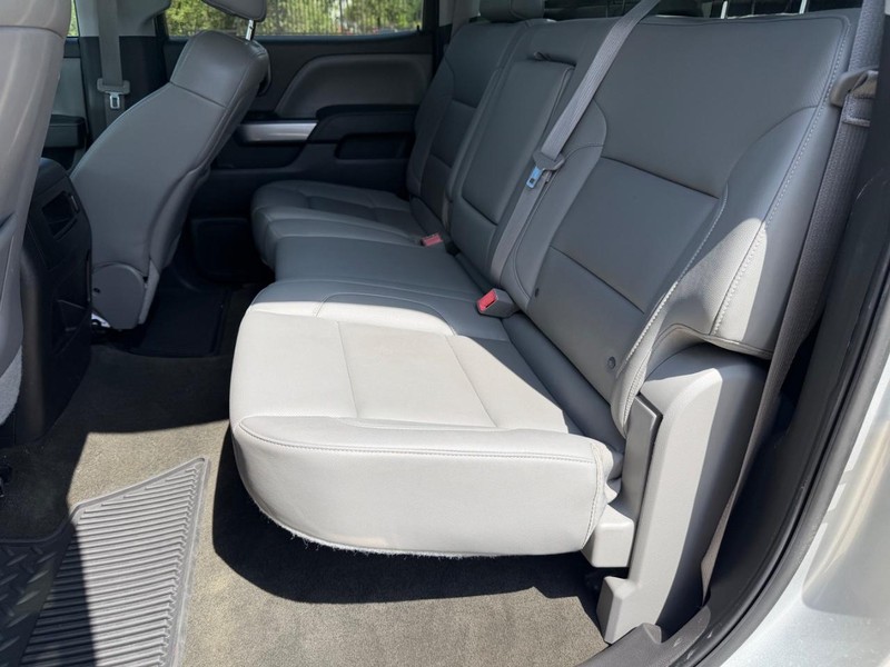 Chevrolet Silverado 1500 Vehicle Full-screen Gallery Image 19