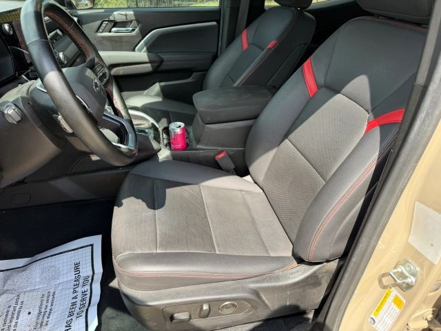 Chevrolet Colorado Vehicle Full-screen Gallery Image 12