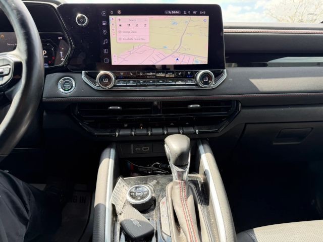 Chevrolet Colorado Vehicle Full-screen Gallery Image 14