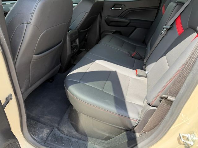 Chevrolet Colorado Vehicle Full-screen Gallery Image 17