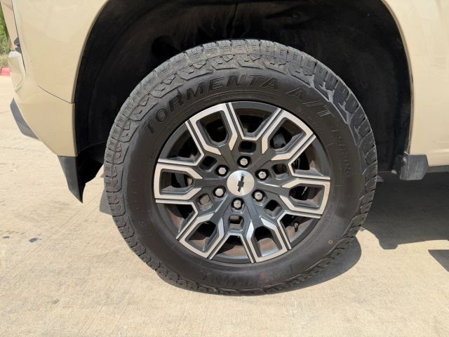 Chevrolet Colorado Vehicle Full-screen Gallery Image 23