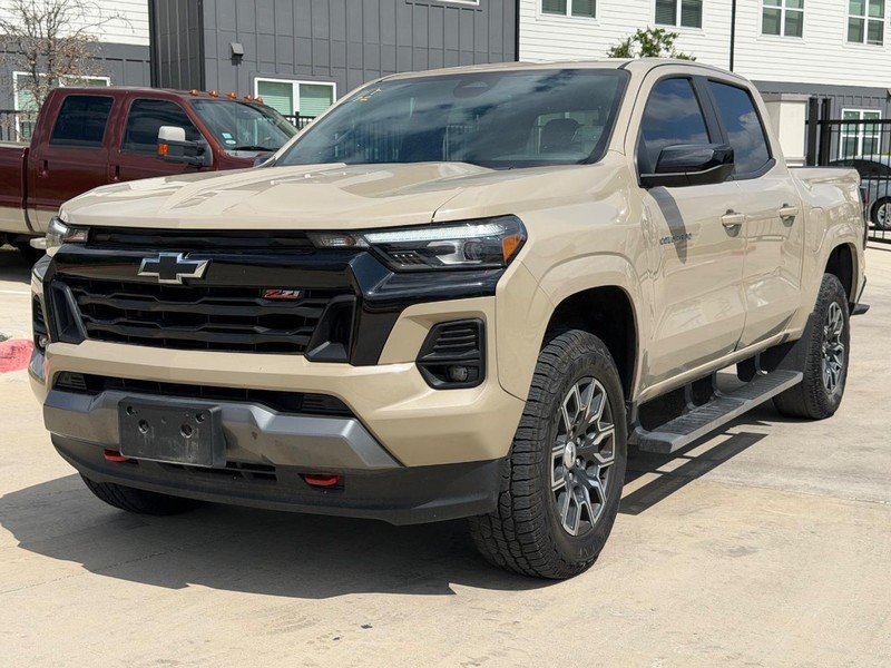 Chevrolet Colorado Vehicle Full-screen Gallery Image 02