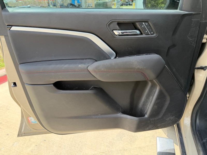 Chevrolet Colorado Vehicle Full-screen Gallery Image 09