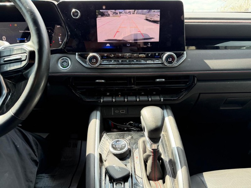 Chevrolet Colorado Vehicle Full-screen Gallery Image 14