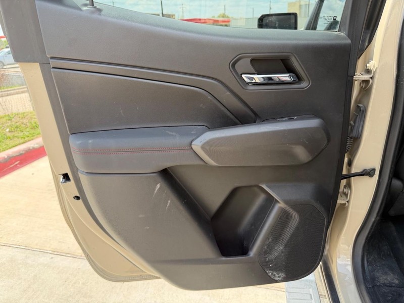 Chevrolet Colorado Vehicle Full-screen Gallery Image 15