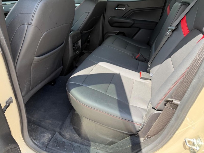 Chevrolet Colorado Vehicle Full-screen Gallery Image 16