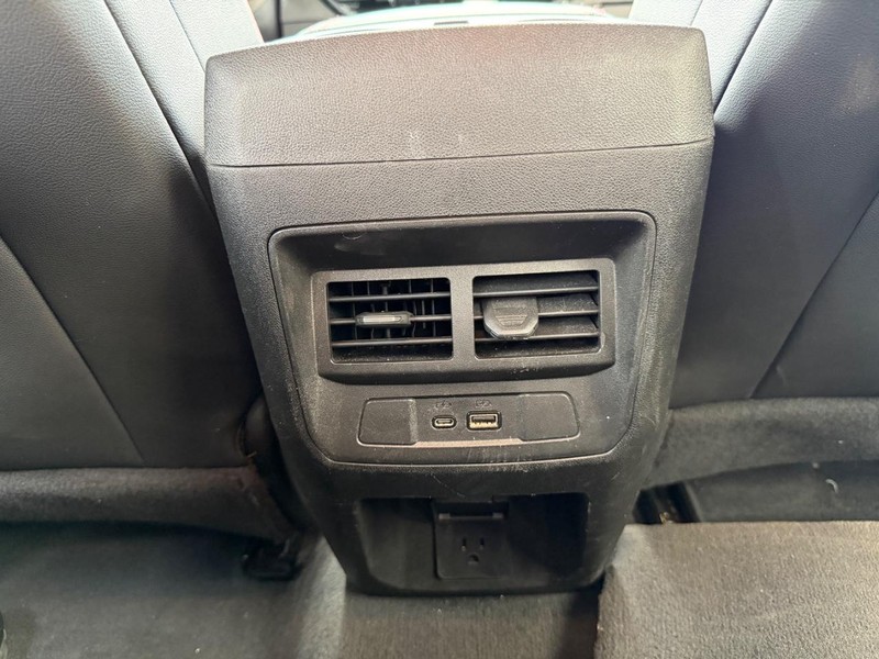 Chevrolet Colorado Vehicle Full-screen Gallery Image 18