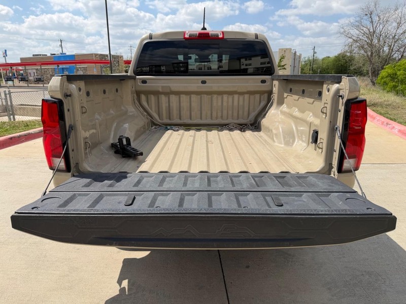 Chevrolet Colorado Vehicle Full-screen Gallery Image 20