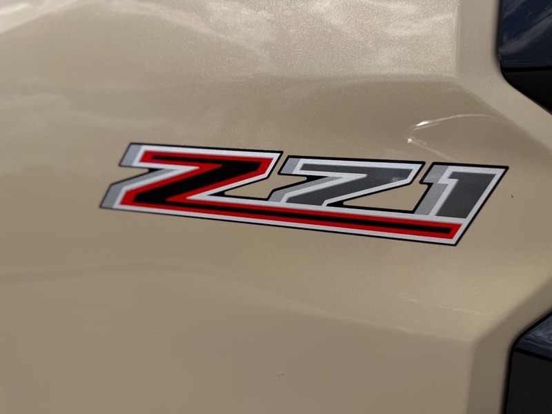 Chevrolet Colorado Vehicle Full-screen Gallery Image 21