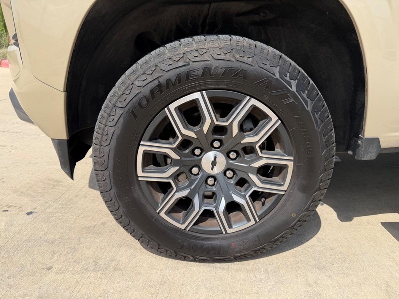 Chevrolet Colorado Vehicle Full-screen Gallery Image 22