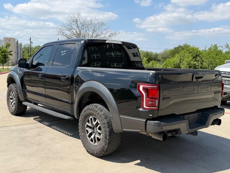 Ford F-150 Vehicle Full-screen Gallery Image 04