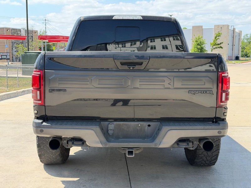 Ford F-150 Vehicle Full-screen Gallery Image 05