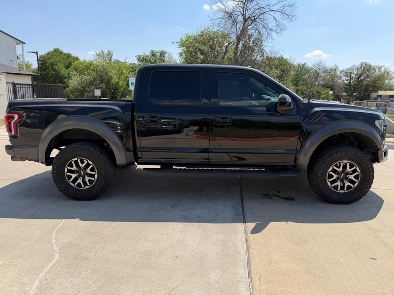 Ford F-150 Vehicle Full-screen Gallery Image 07