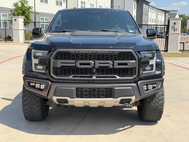 Ford F-150 Vehicle Full-screen Gallery Image 09