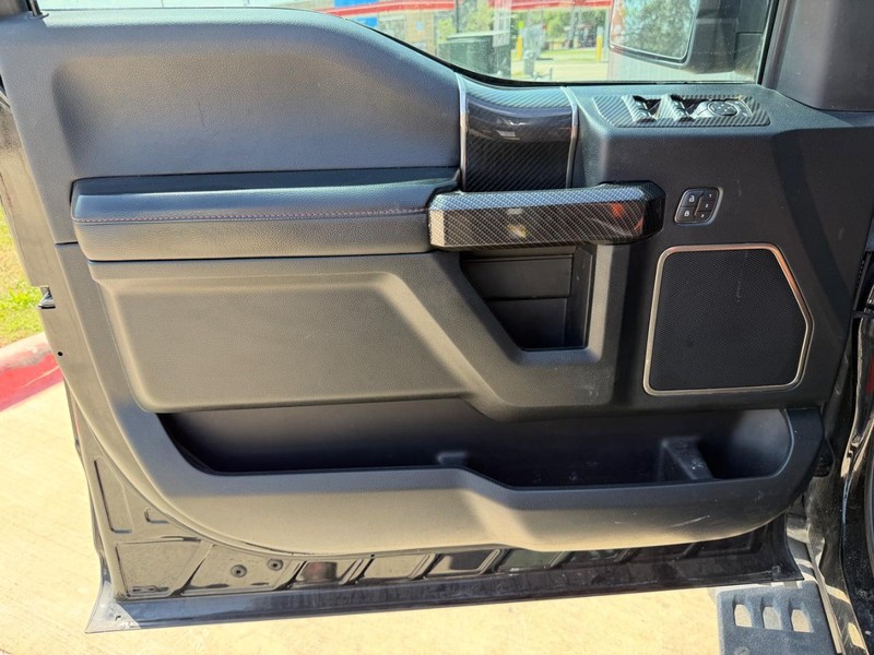 Ford F-150 Vehicle Full-screen Gallery Image 10