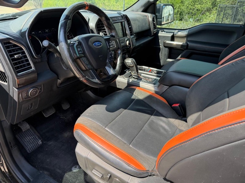 Ford F-150 Vehicle Full-screen Gallery Image 11